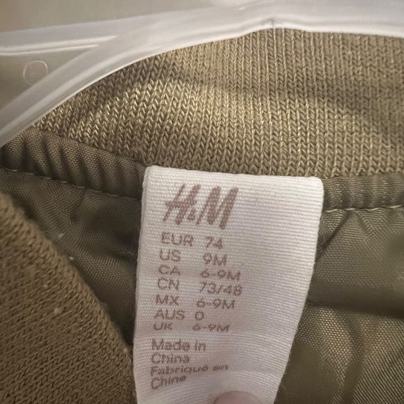 H&M quilted toddlers coat, size 6-9 months - Picture 4 of 4